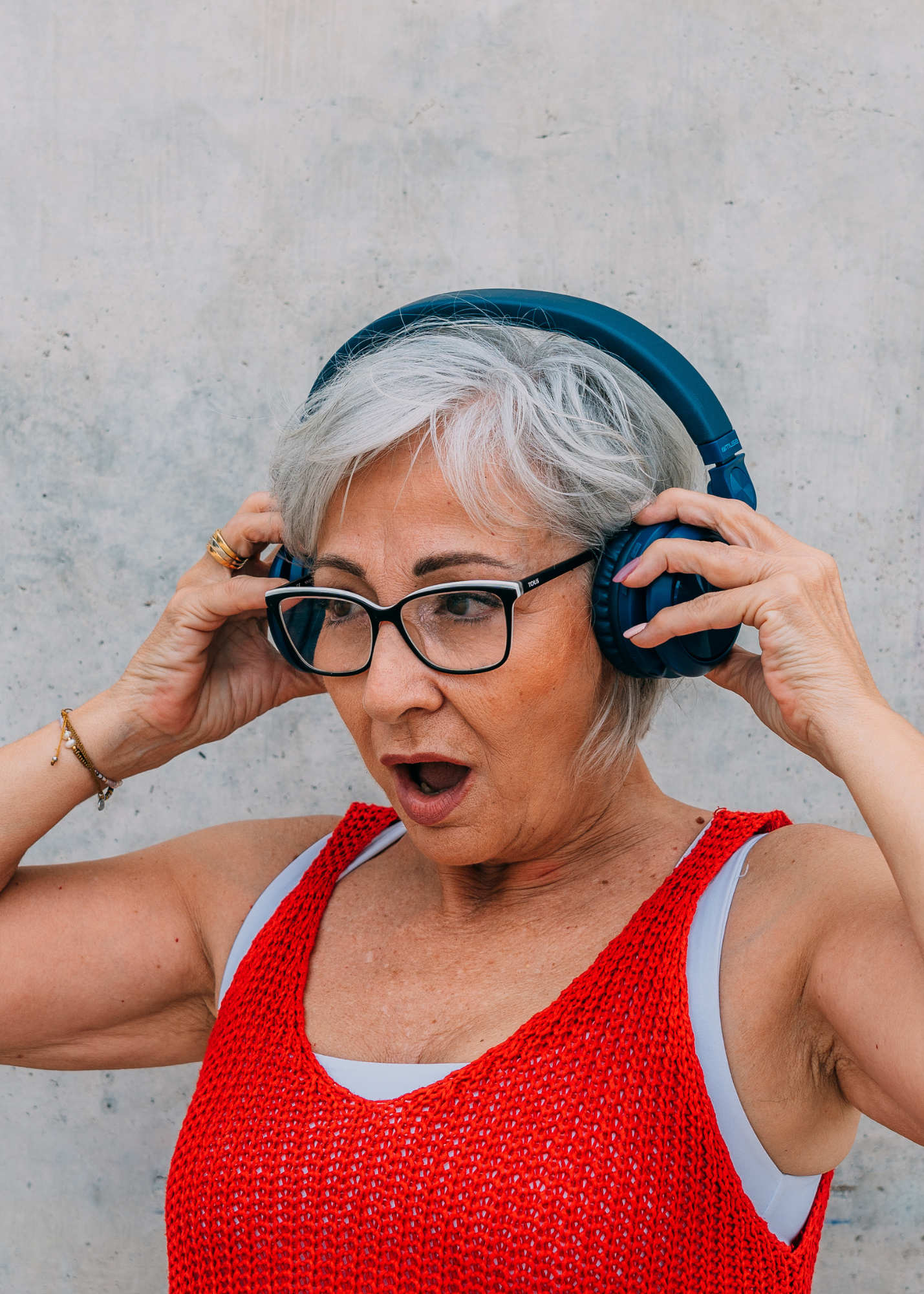 older woman listenting to podcasts 